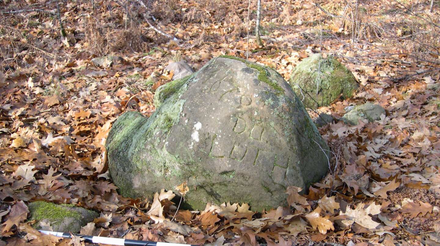 A rock with the inscription "1679 Du Luth"