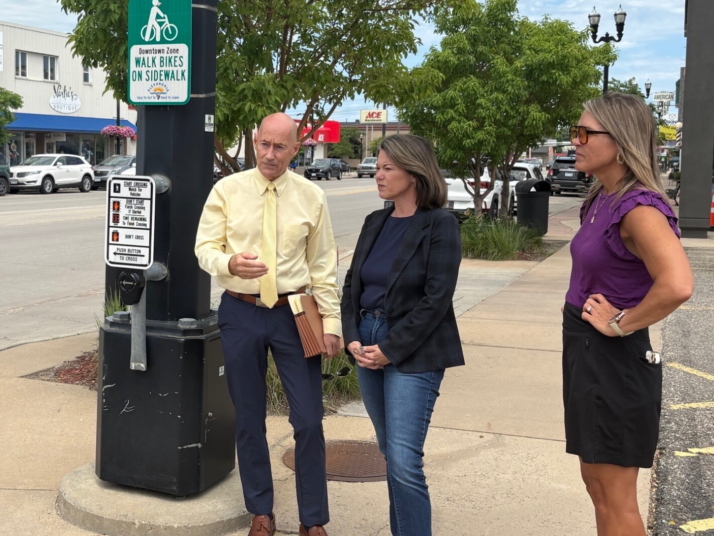 Angie Craig visits Alexandria, supports small businesses