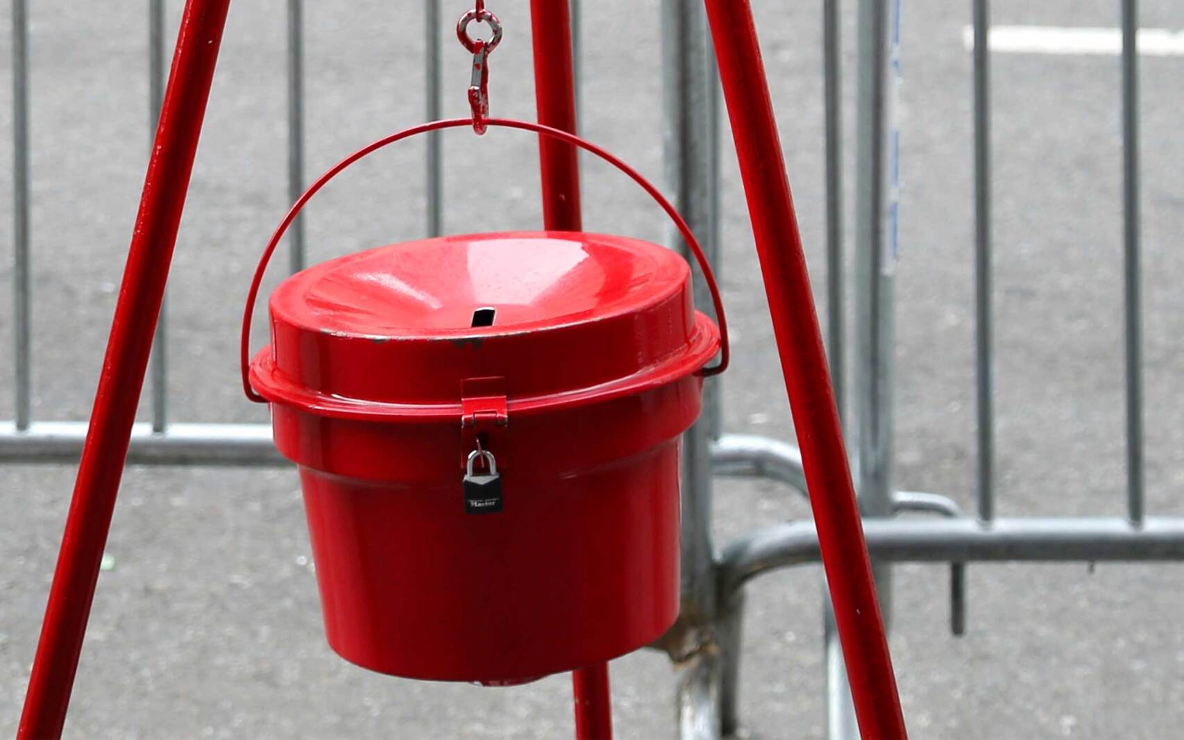 Salvation Army seeks red kettle bell ringers - Pine and Lakes Echo ...