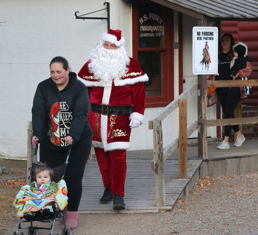 halloween Santa 103122.jpg