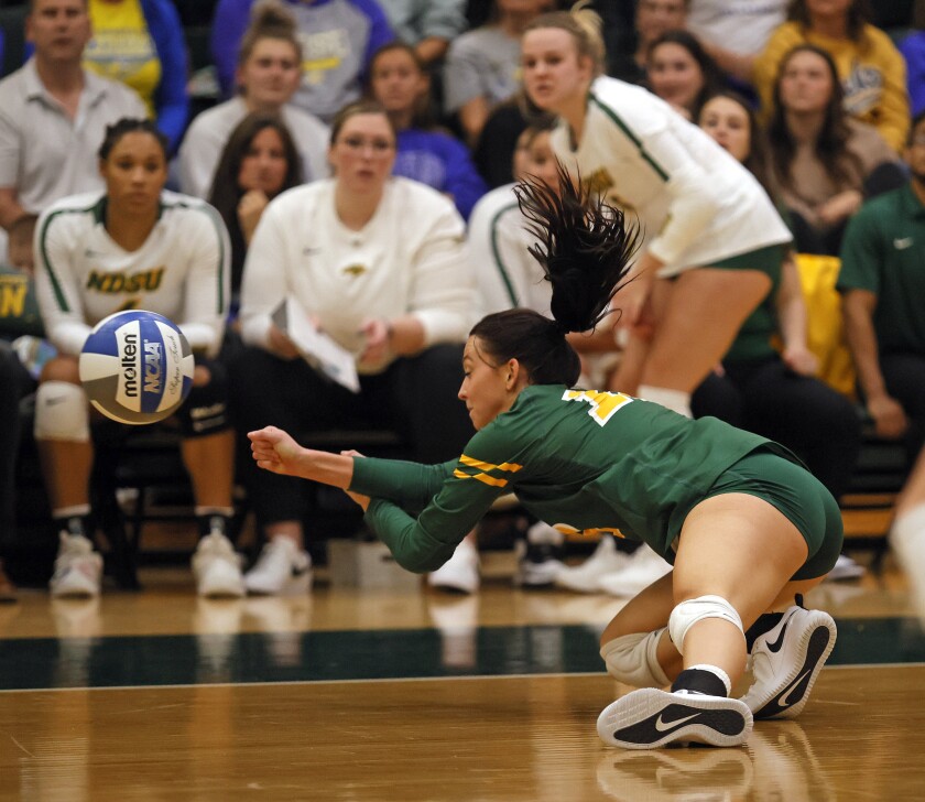 110222.S.FF.NDSUvolleyball