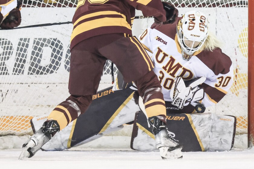 college women play hockey