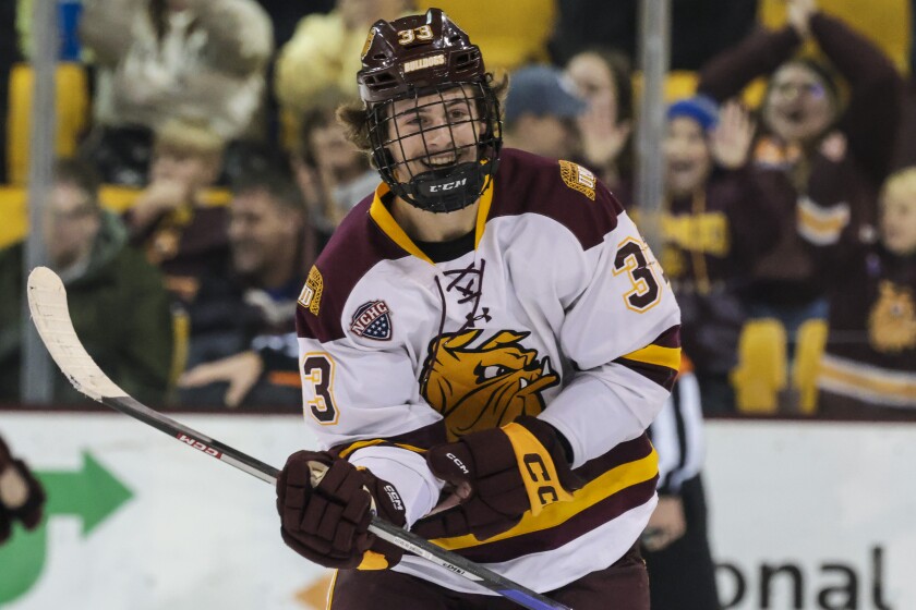 college men playing hockey