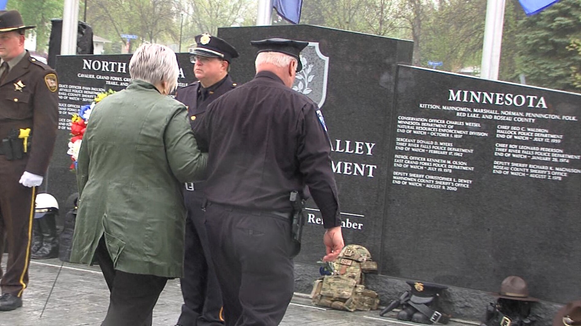 Fallen police officer memorial unveiled in Grand Forks InForum
