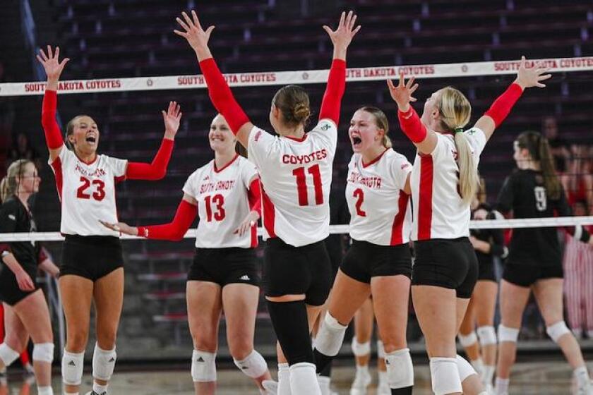 USD Coyotes Hold Off South Dakota State In Thrilling Summit League usd-coyotes-hold-off-south-dakota-state-in-thrilling-summit-league