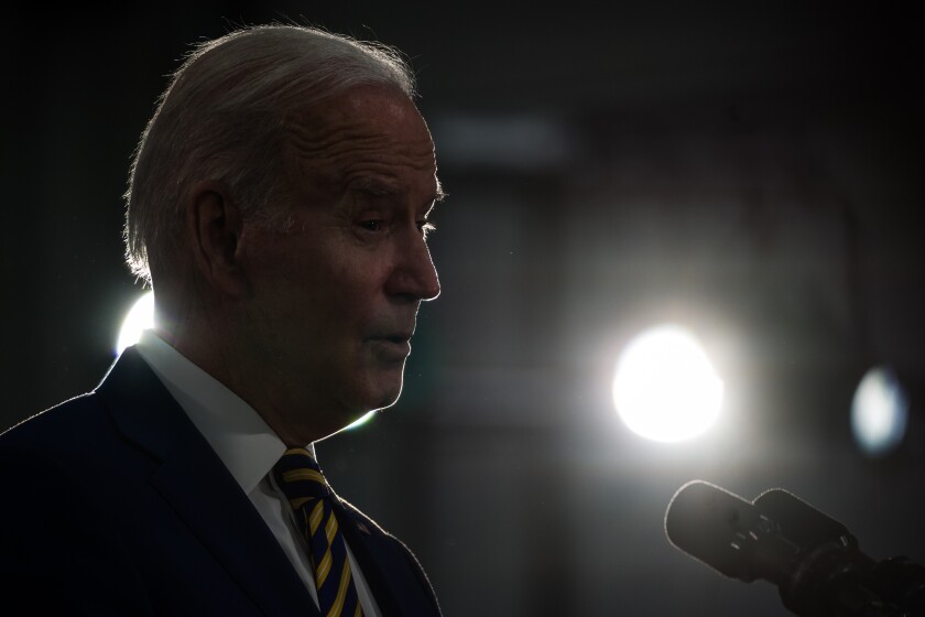 113021-BIDEN-VISIT-DAKOTA-COUNTY-03148.jpg