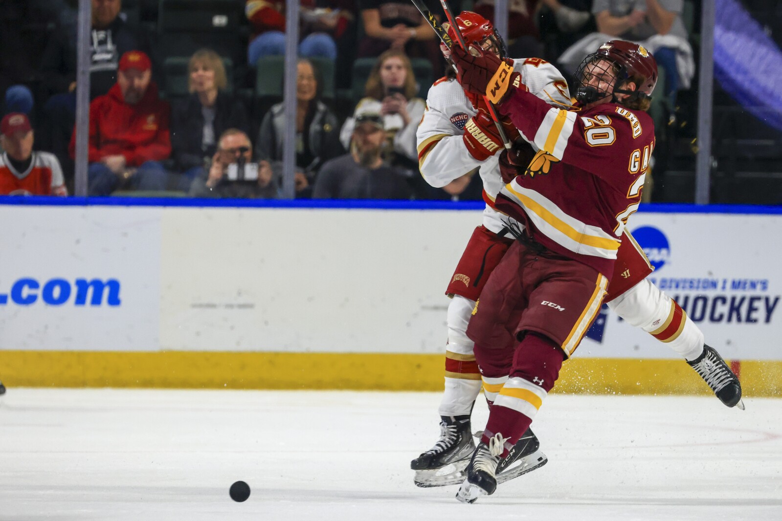 Minnesota Duluth plays Denver in regional final game in Loveland