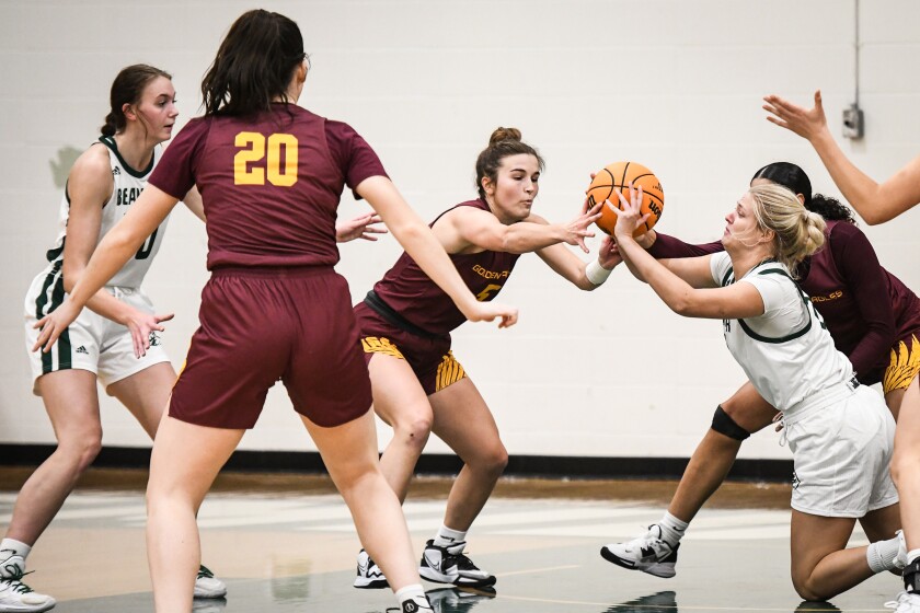 112622.S.BP.BSUWBB Beavers.jpg