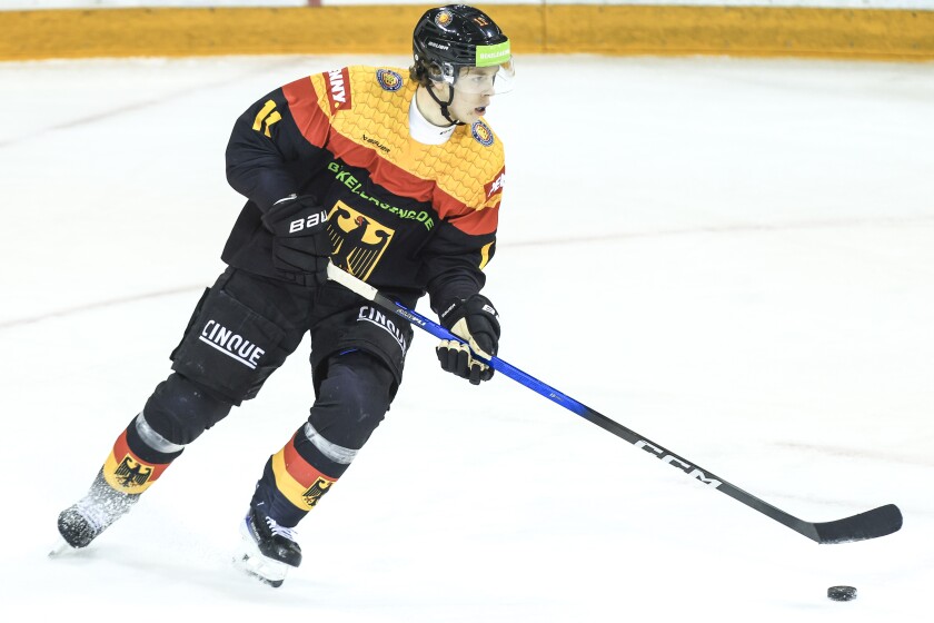 men play ice hockey