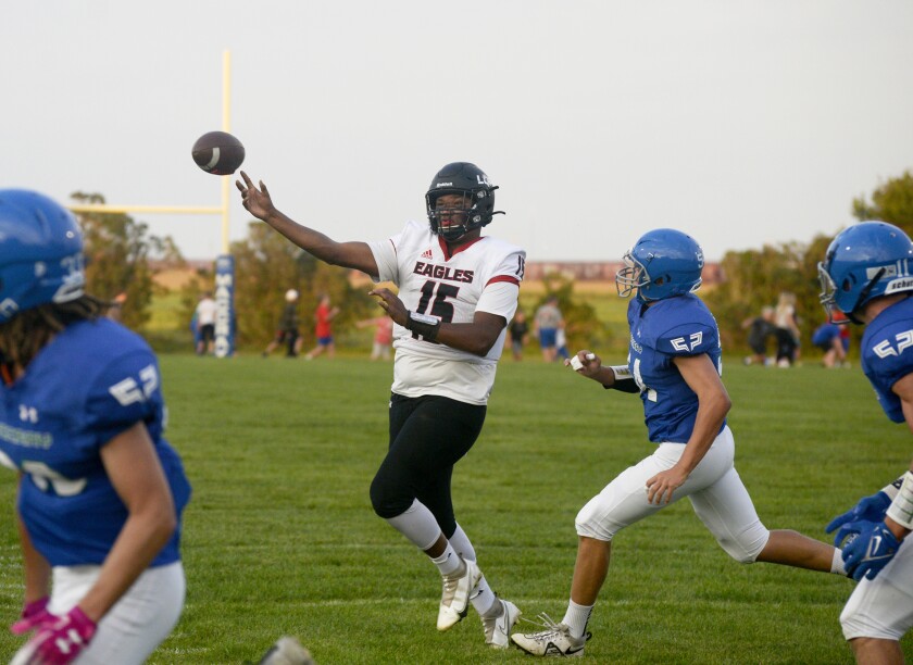 090922.S.WCT.EAGLES.FOOTBALL.MOLDEN.jpg