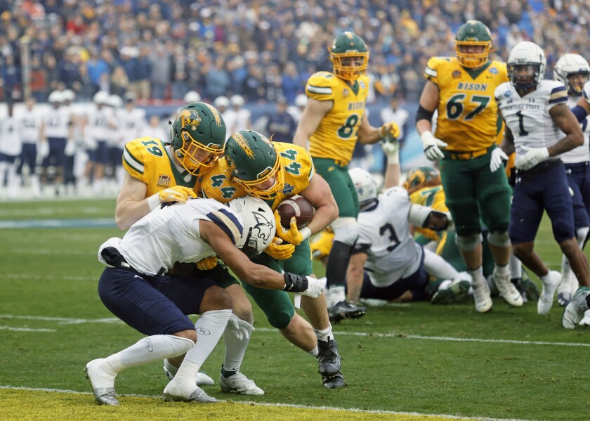 08XX22.S.FF.NDSUfootballLippe