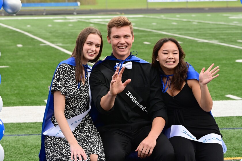 101021.N.BD.Homecomingambassadors1.jpg