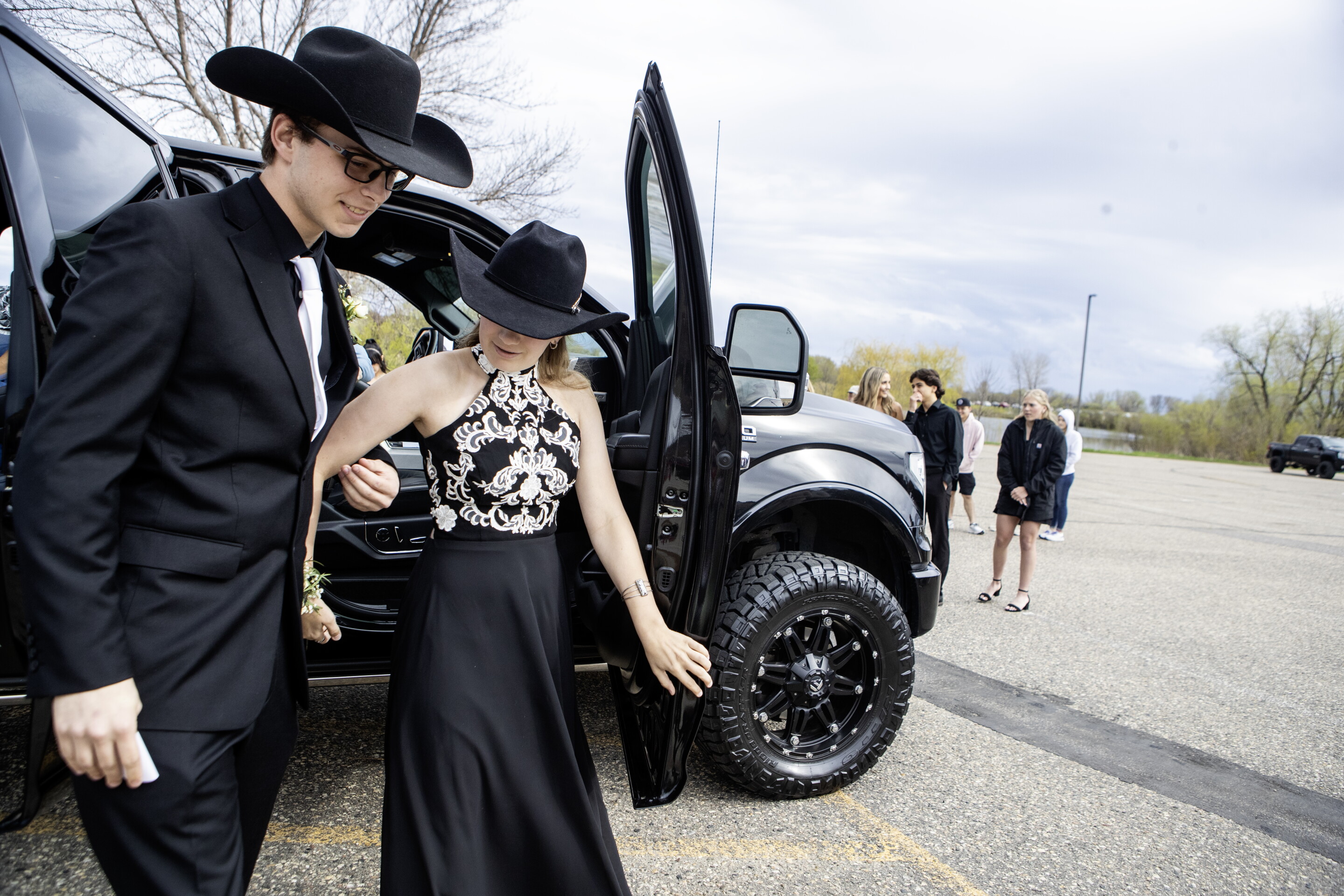 Prom Forum Photos: Prom brings a walk to remember for Willmar High School students ...