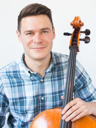 Cellist Scott Lykins