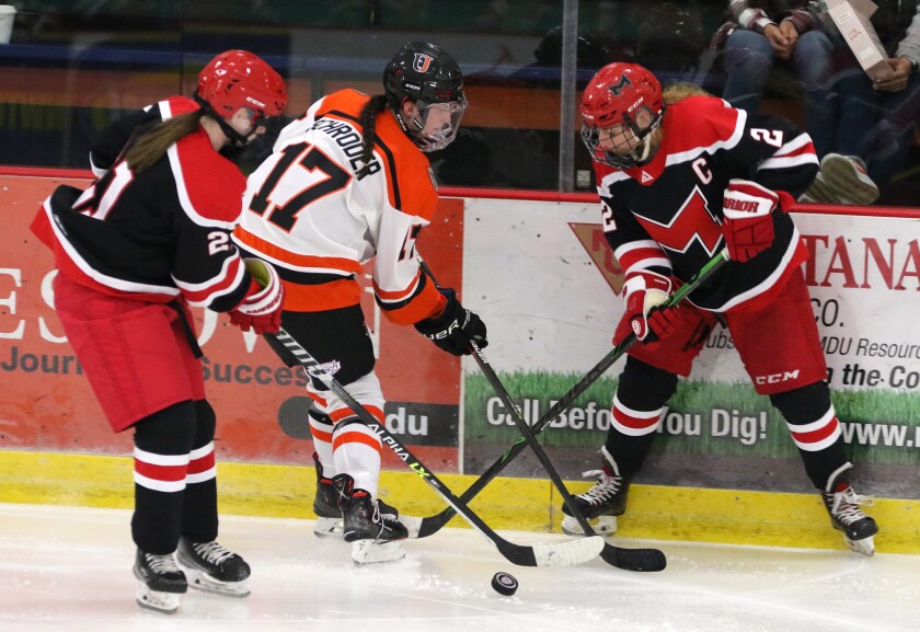 uj womens hockey 17 vs 21 2 100922.jpg