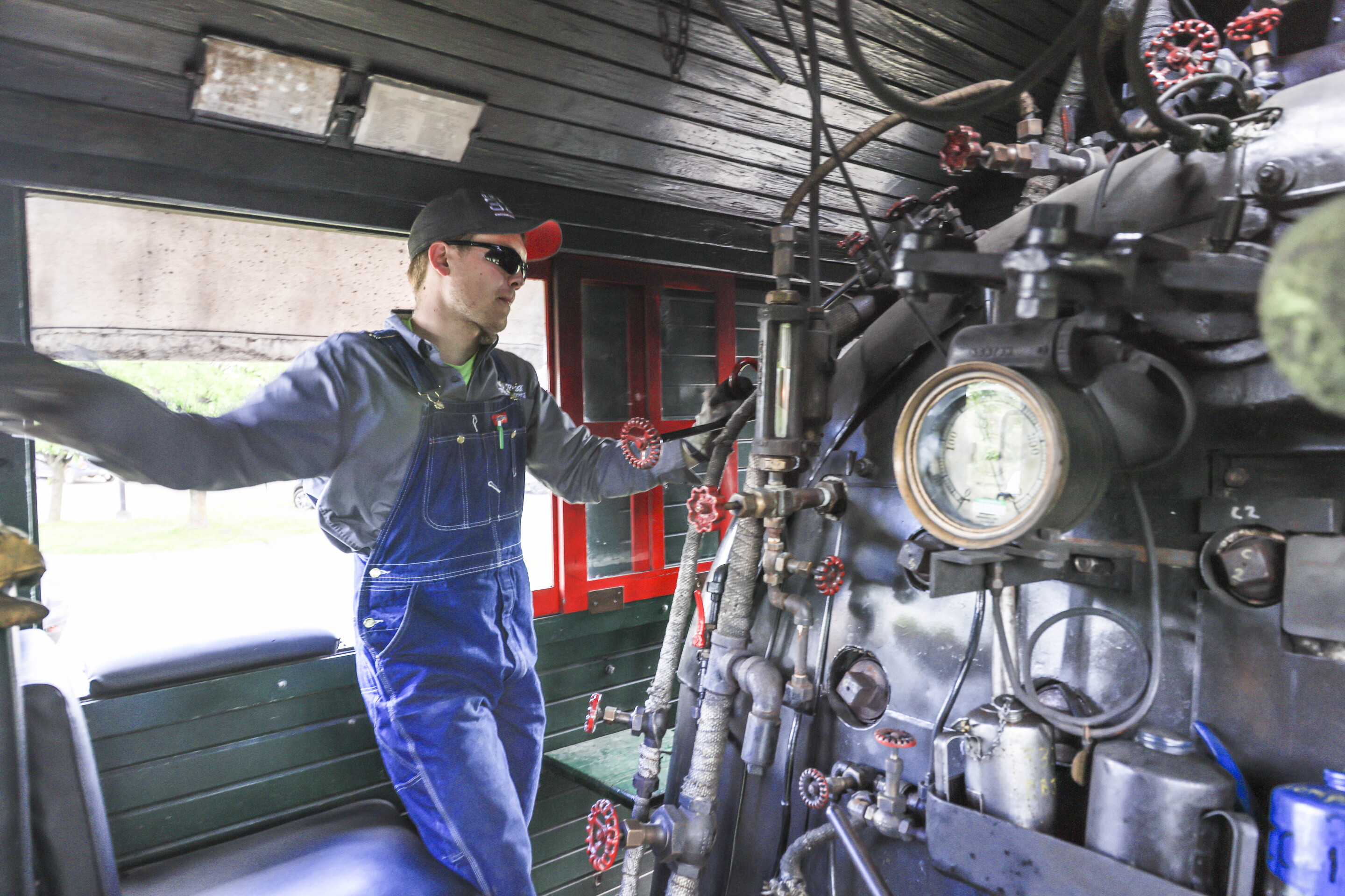 332 Train Engine Steam Locomotive No. 332 hits the tracks up the North Shore - Duluth ...