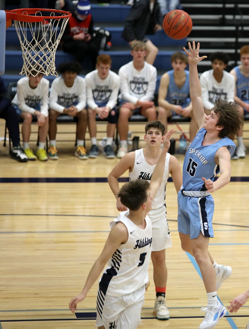 Superior’s Jake Kidd (15) lets a floater go over Hibbing’s Dane Mammenga (5)