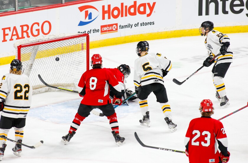 Warroad vs Monticello_0490.jpg