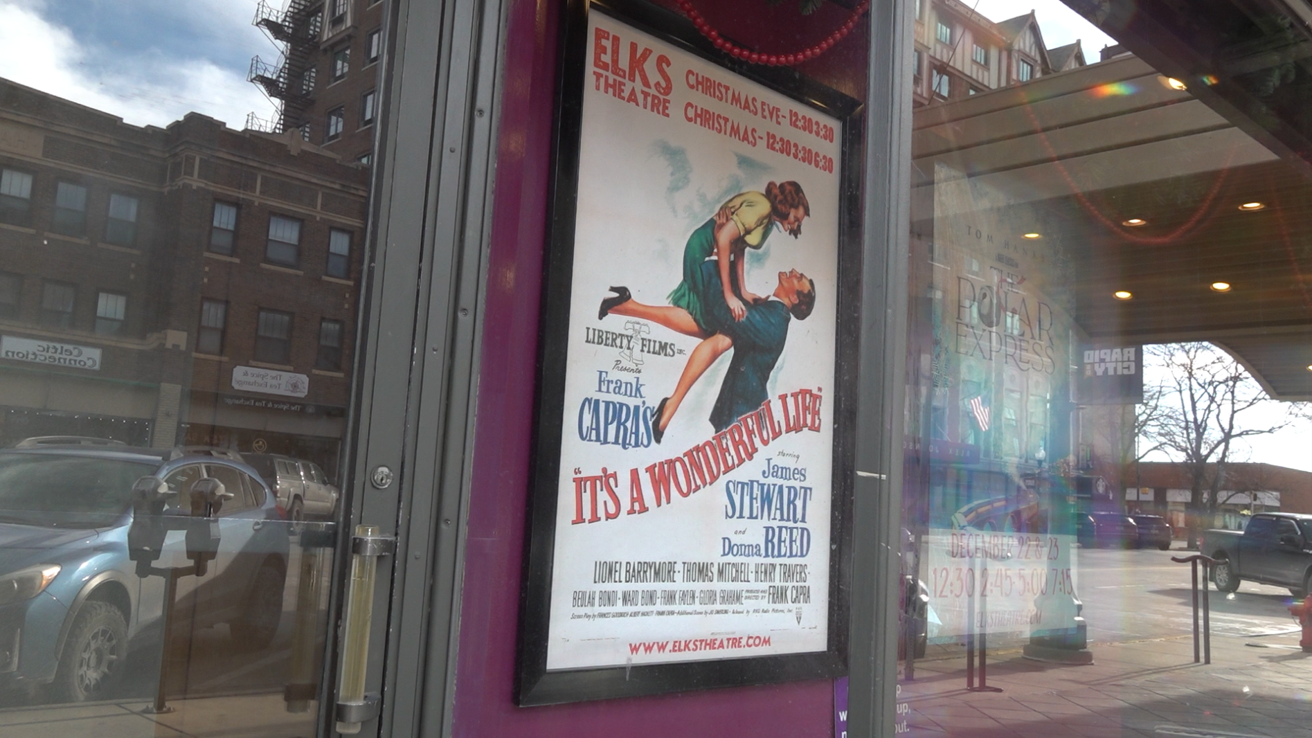 Elks Theatre continues holiday tradition with 'It's A Wonderful Life' and 'The Polar Express'