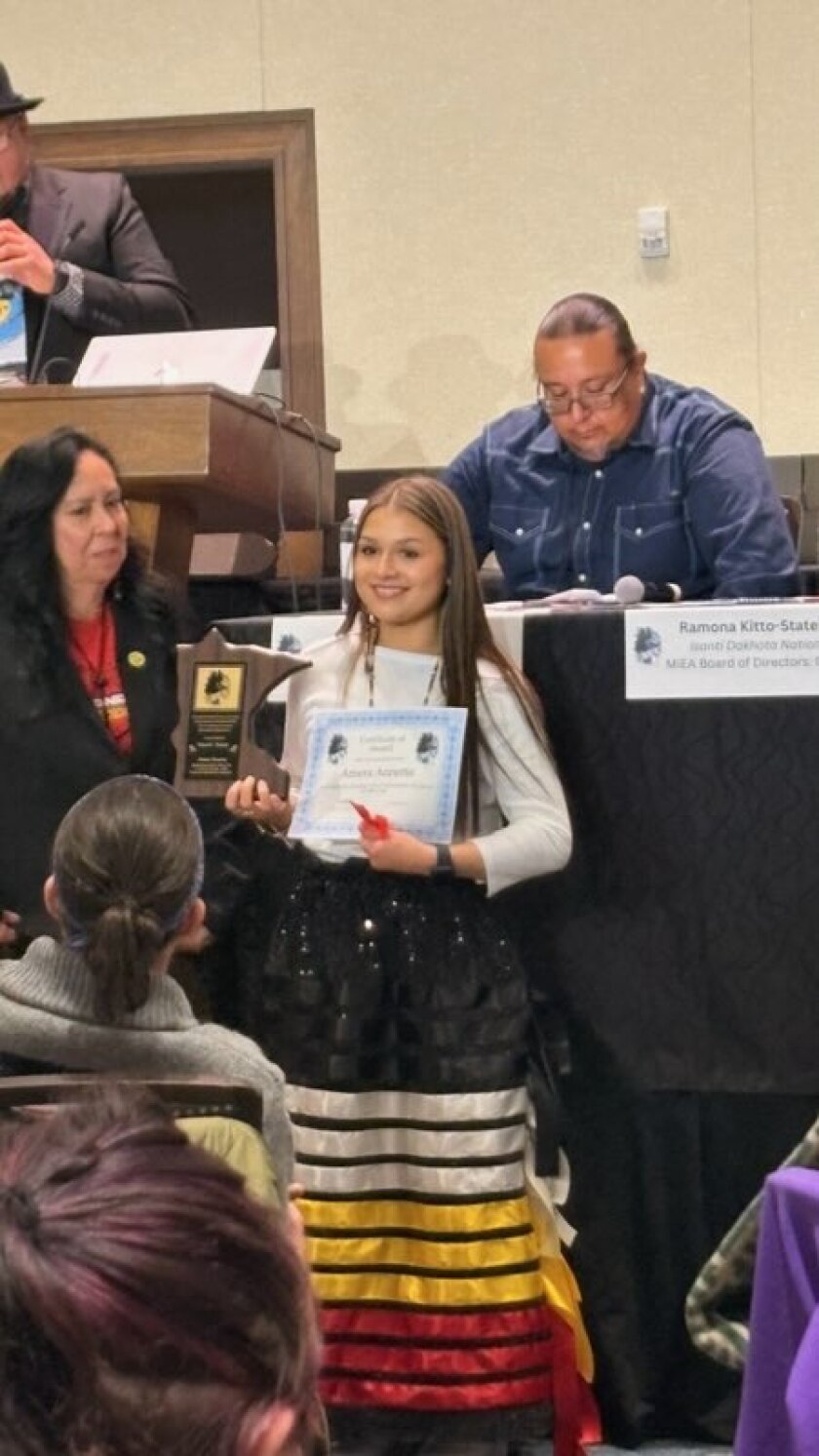 Budaya dan dedikasi membentuk pengakuan tingkat negara bagi dua senior Detroit Lakes