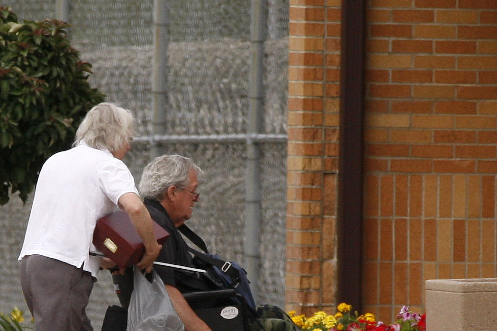 Hastert checks into FMC to serve sentence - Post Bulletin | Rochester ...