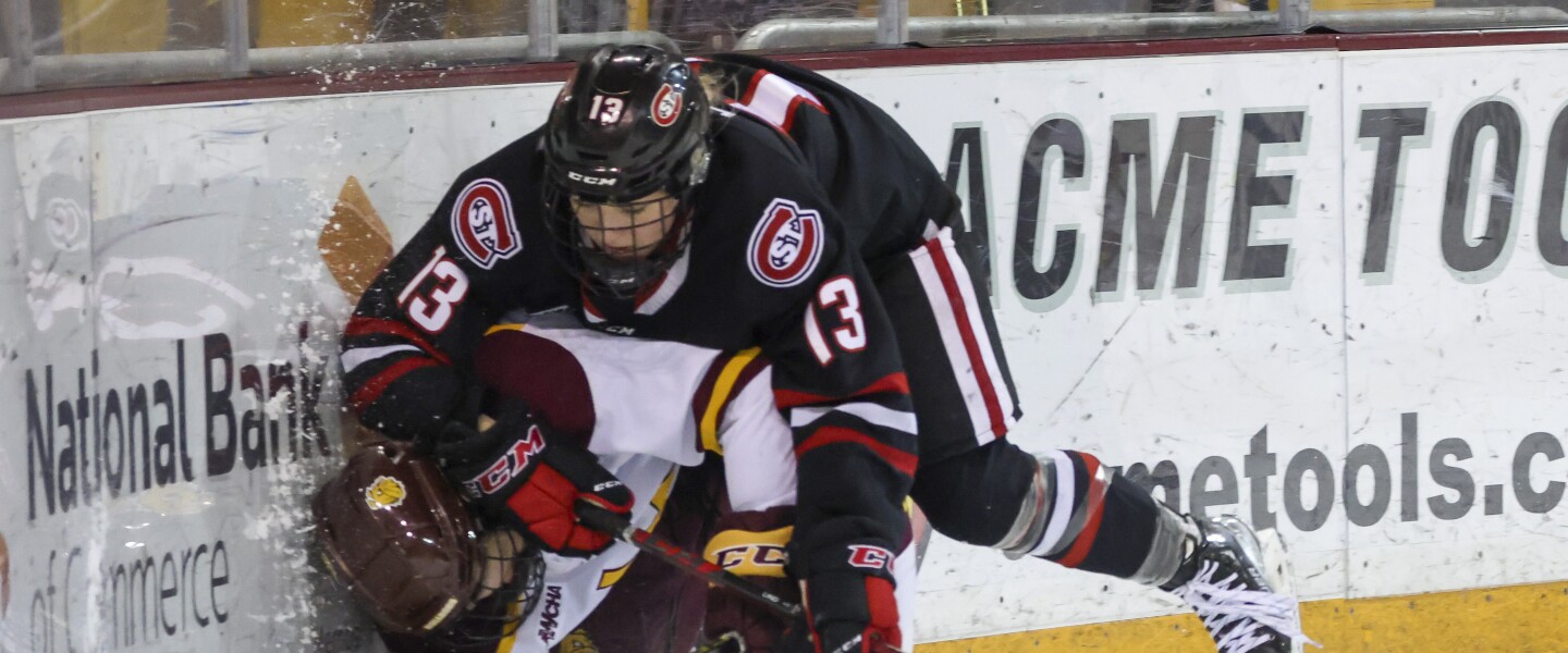 Minnesota Duluth Women’s Hockey scores two late goals to complete sweep of St. Cloud State