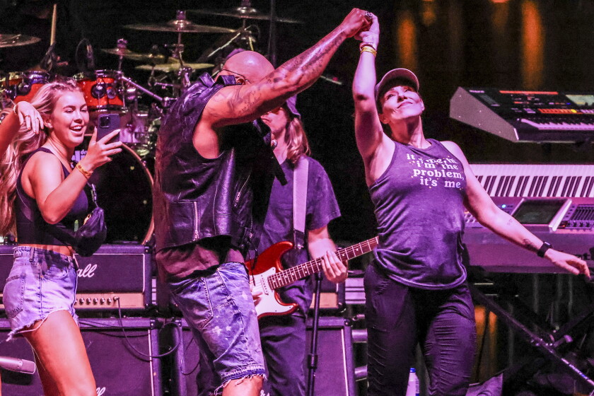 Flo Rida Western Review: Flo Rida goes late, gets 'Low' at Bayfront Festival Park ...