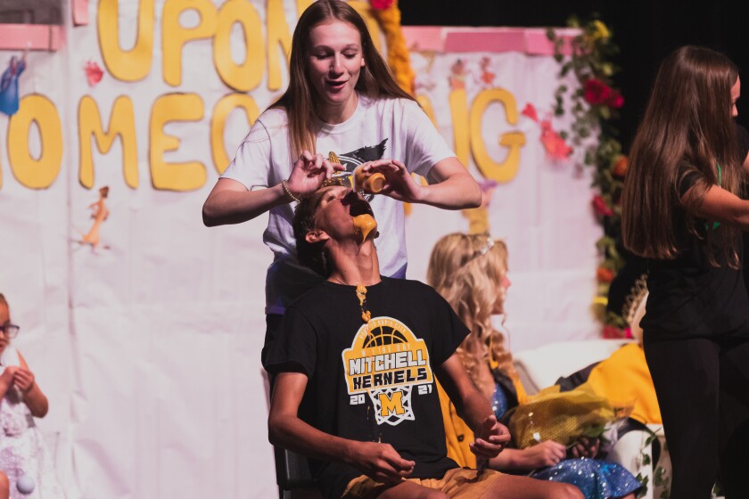 9-19-22HomecomingCoronation-19.jpg