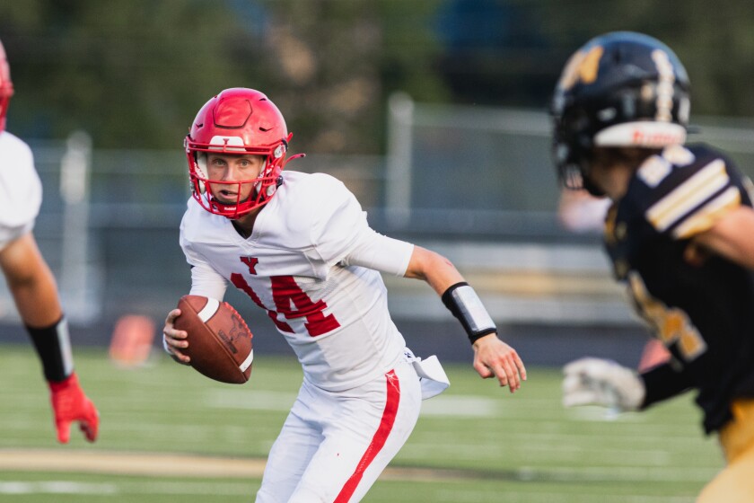8-26-22FootballMitchellvsYankton-12.jpg