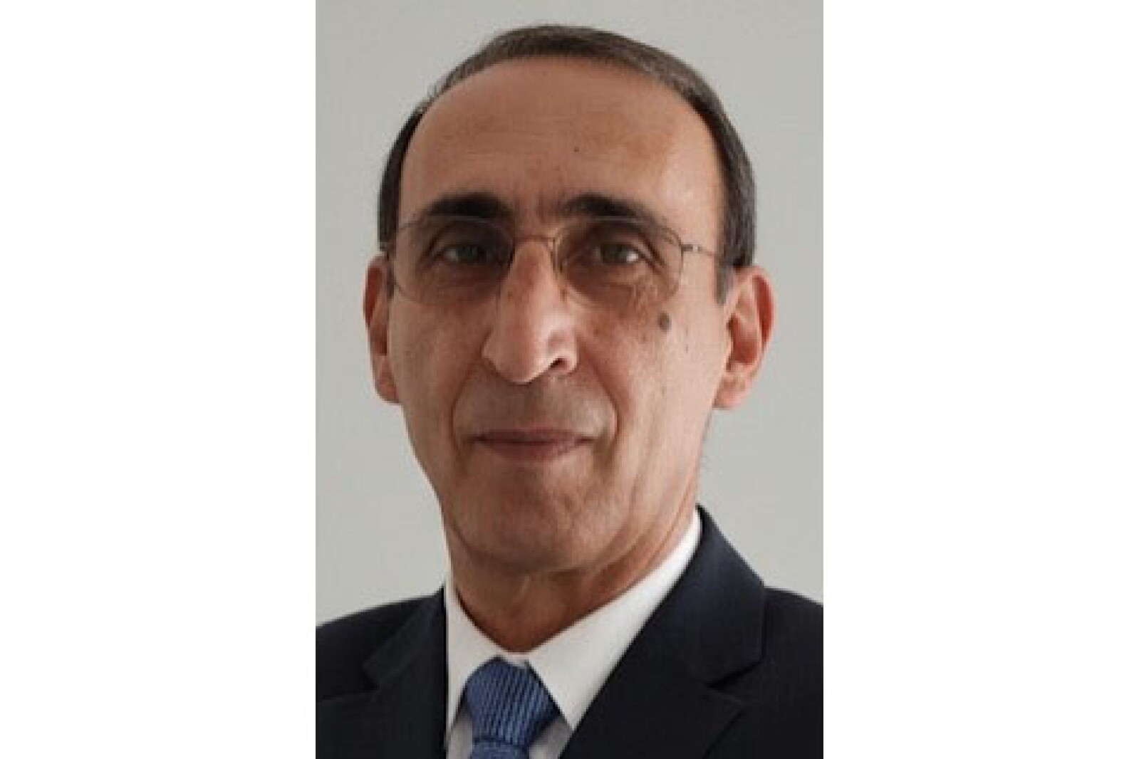 Джон Майкл Аджури выдвигает свою кандидатуру в Миннесотский Дом