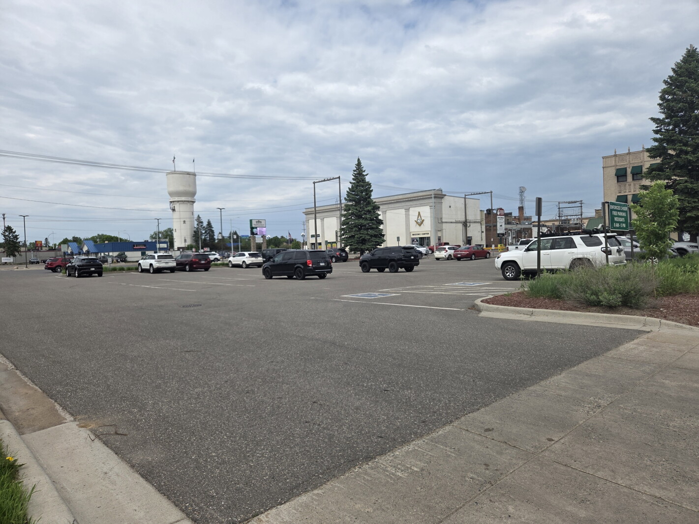 Council indicates support for City Hall parking lot apartments
