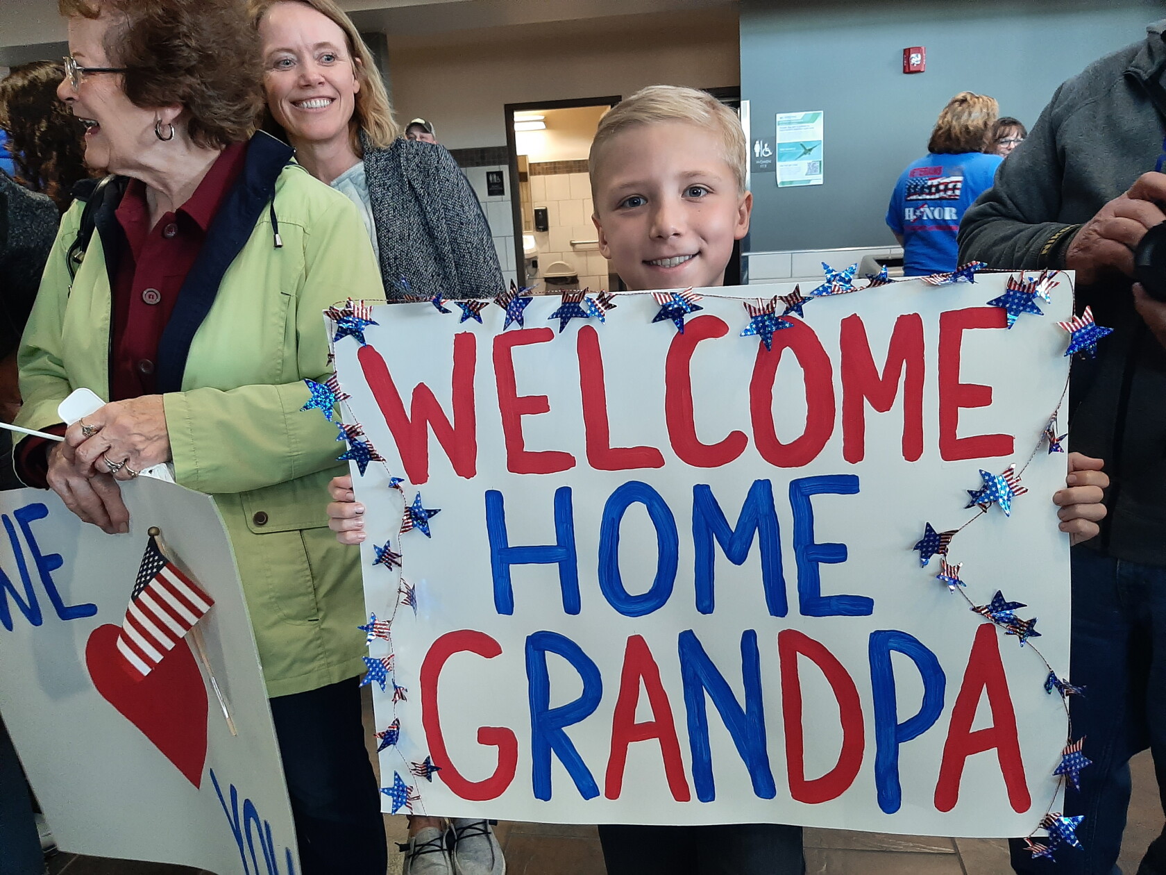 Veterans on Honor Flights return to enthusiastic Grand Forks ...
