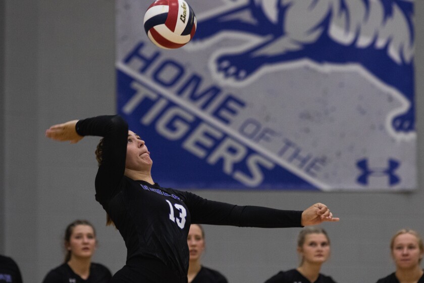 9-14-22VolleyballNorthwesternvsDWU-26.jpg