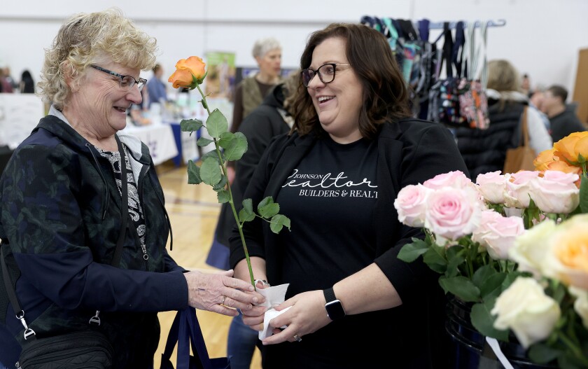 Women and roses