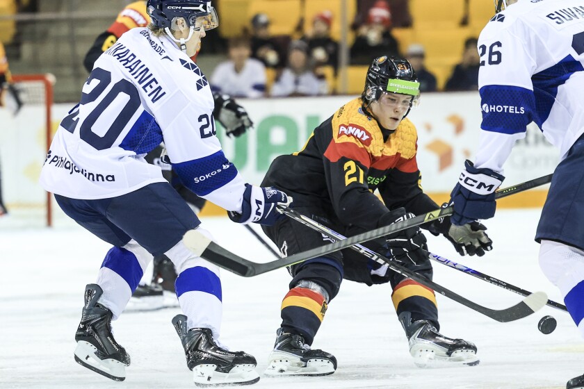 men play ice hockey