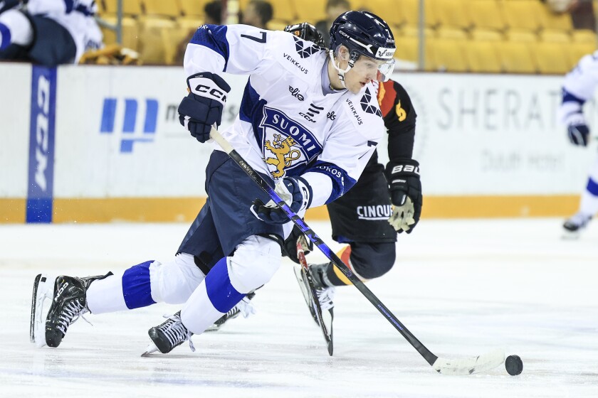 men play ice hockey