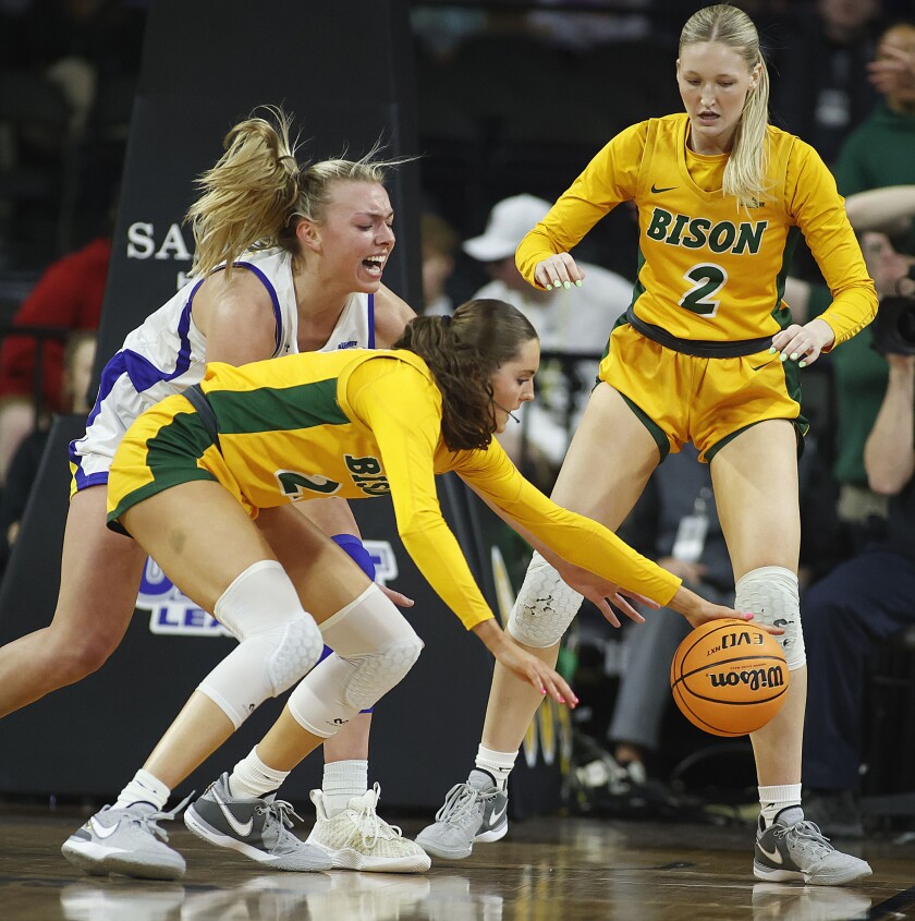PHOTOS Championship Scenes From Summit League Basketball Tournaments photos-championship-scenes-from-summit-league-basketball-tournaments