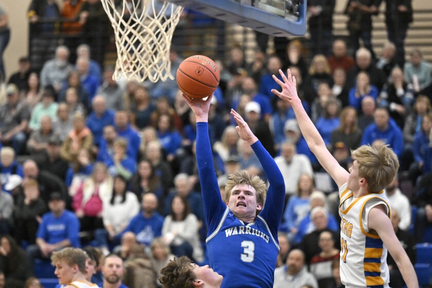 Brainerd boys playing basketball vs STMA.