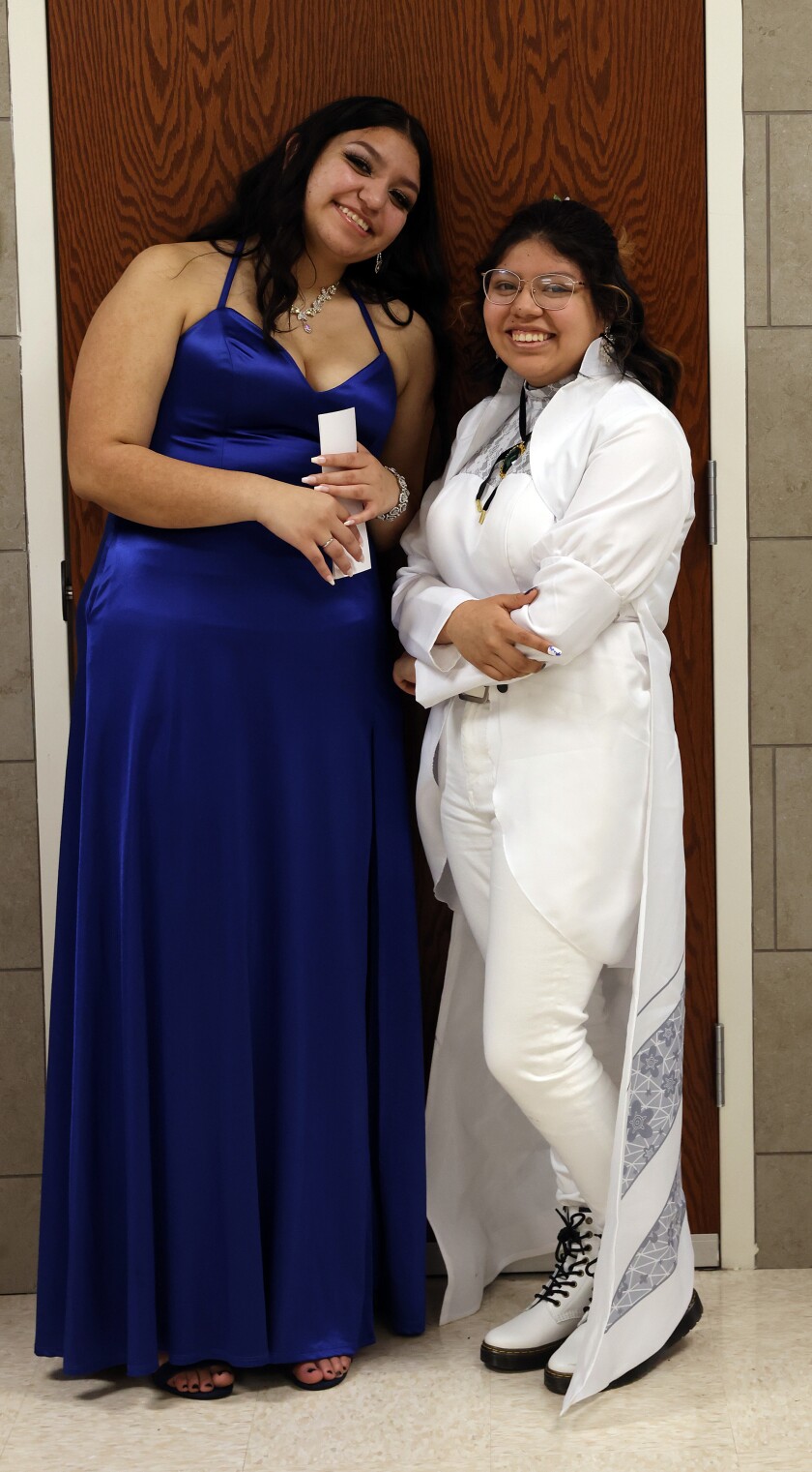 043022 N DG Worthington High School Prom S4.jpg