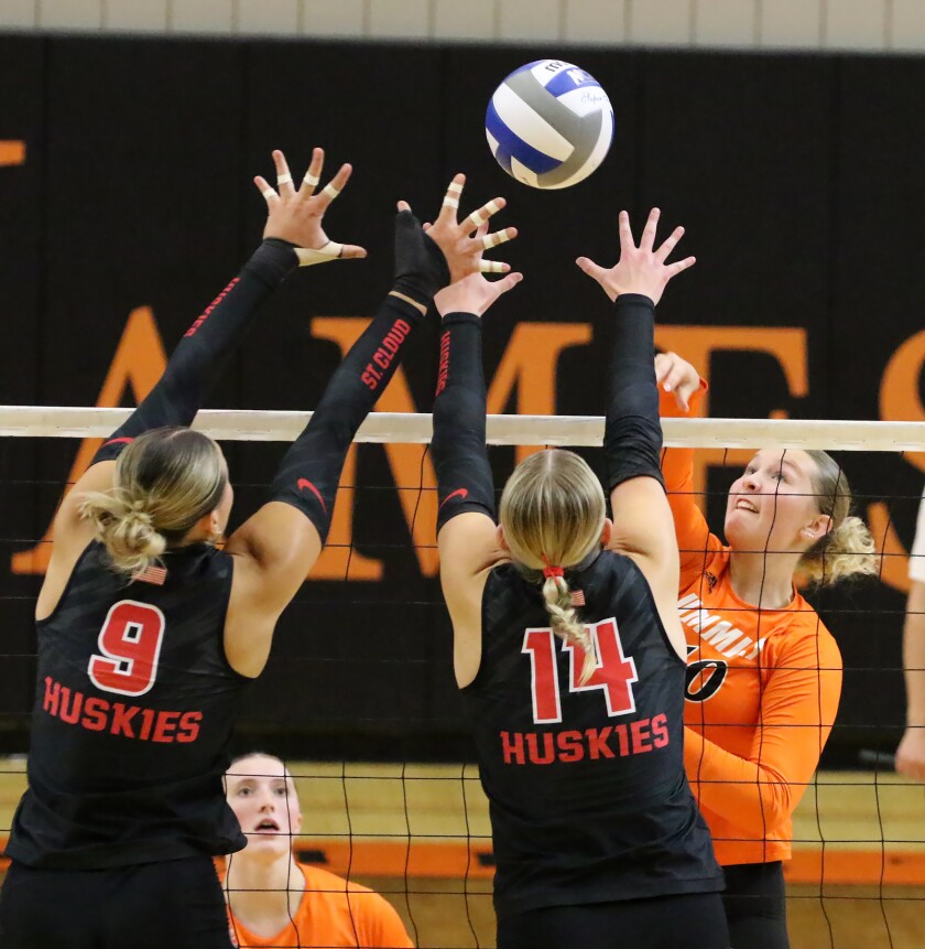 uj volleyball 10 smack over scsu 092625.jpg
