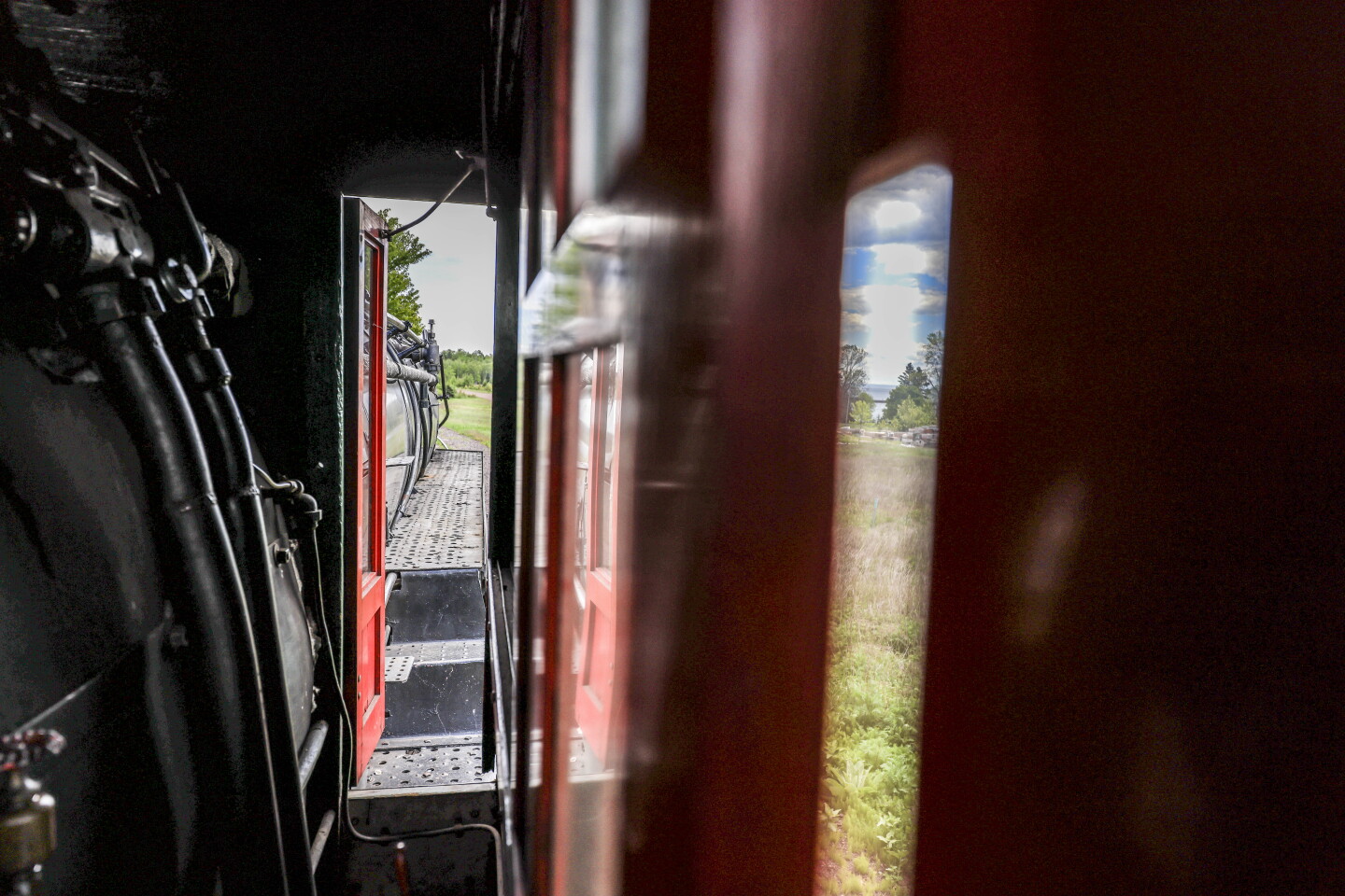 332 Train Engine Steam Locomotive No. 332 hits the tracks up the North Shore - Duluth ...