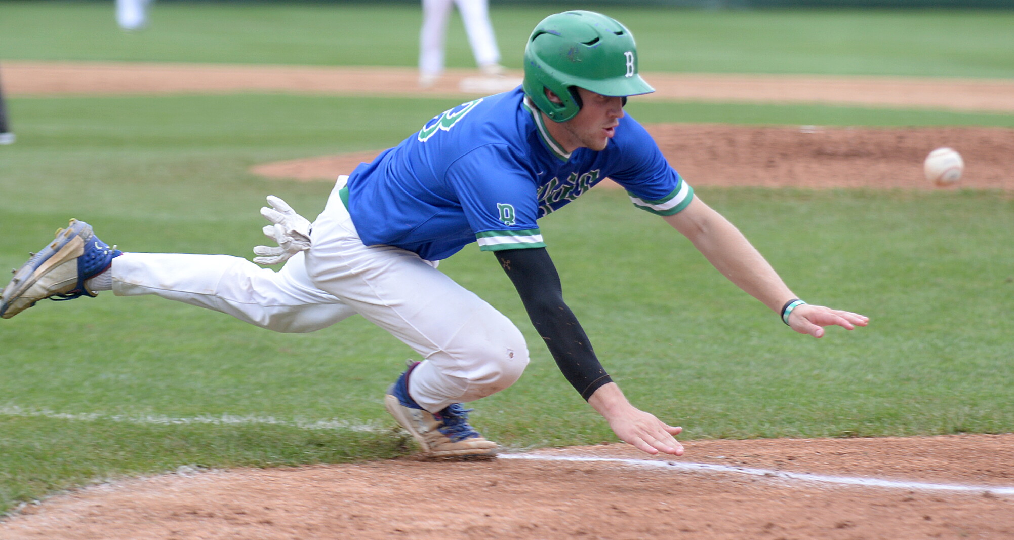 Amateur baseball: Bullfrogs dominate to advance - West Central Tribune ...