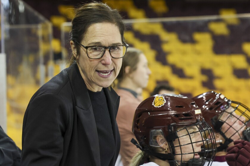 college women play ice hockey