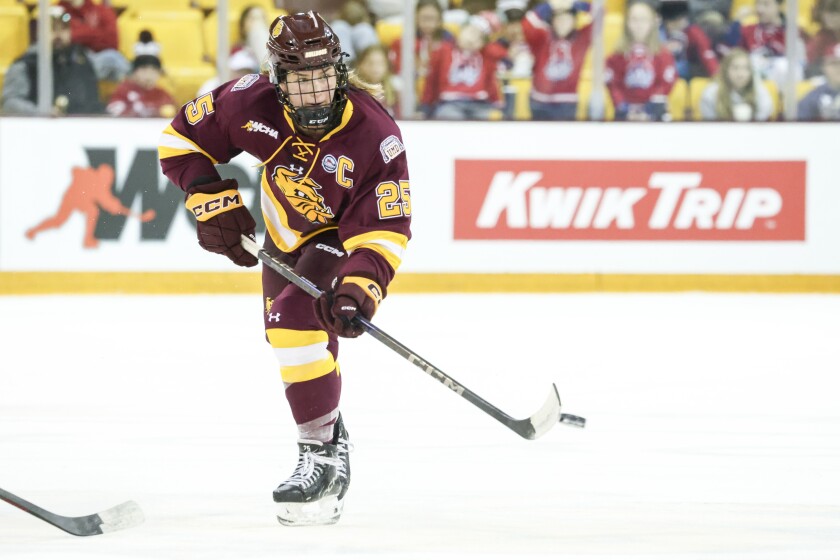 college women play ice hockey