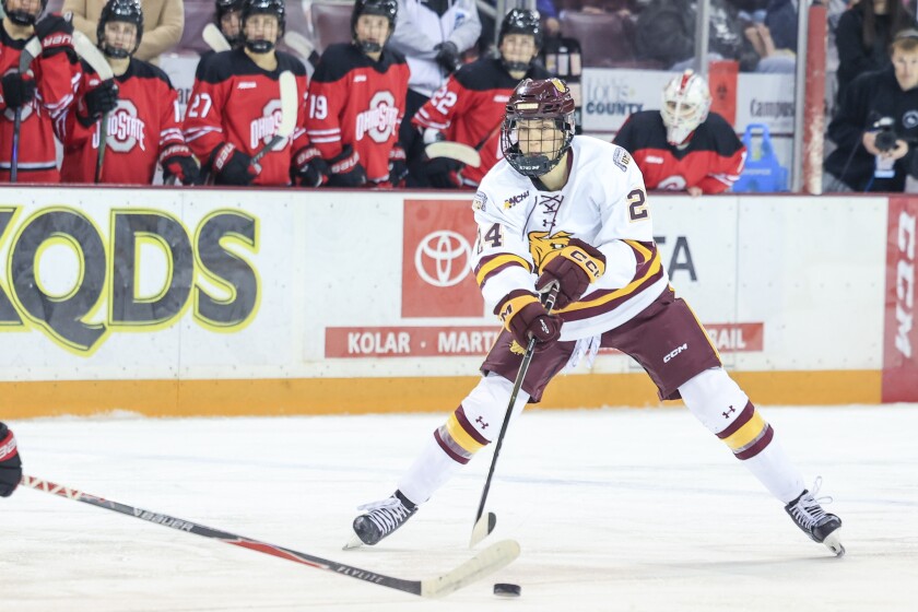 college women play ice hockey