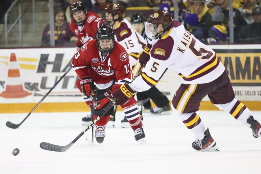 college men play hockey