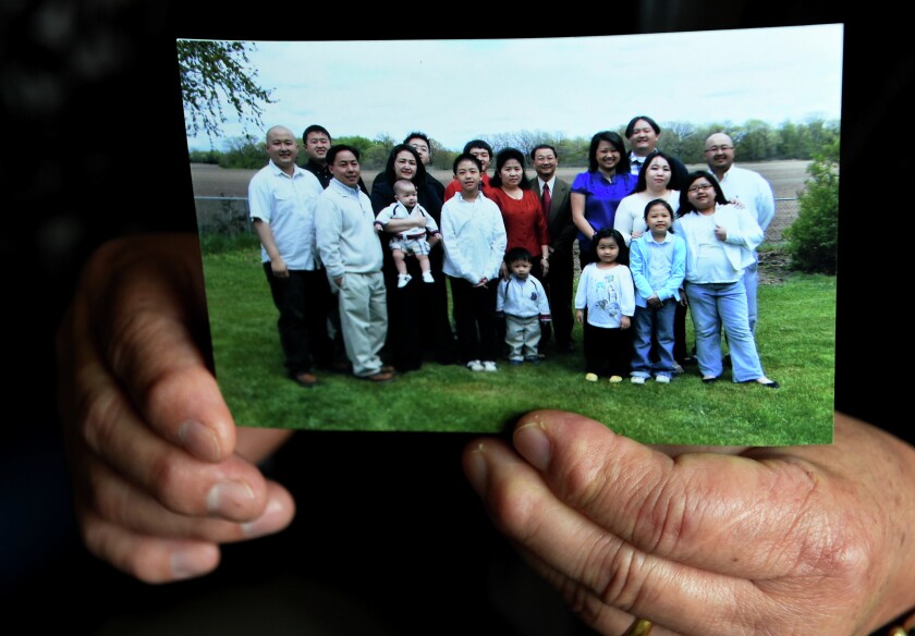 2185635+120615.N.STP_.HMONGFAMILY2.jpg