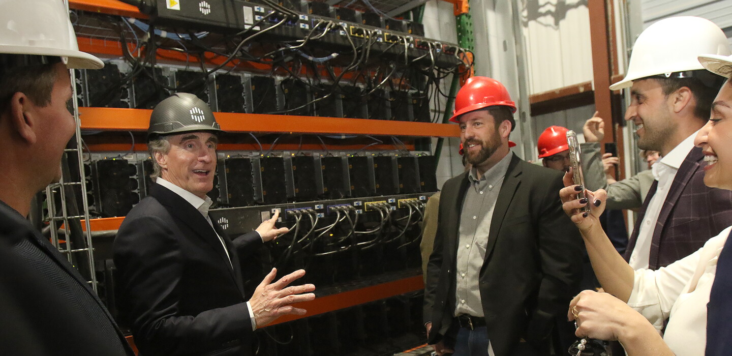 Burgum touts Applied Blockchain’s facility, state’s energy policies – Jamestown Sun Burgum touts Applied Blockchain’s facility, state’s energy policies – Jamestown Sun