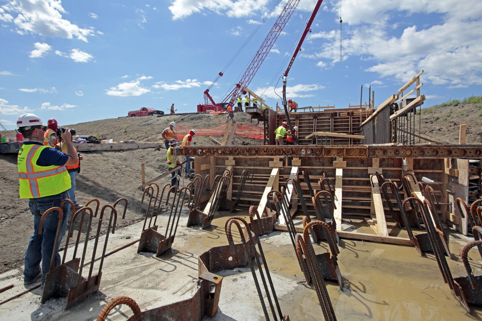 Red River diversion project has 4 staff members, army of consultant