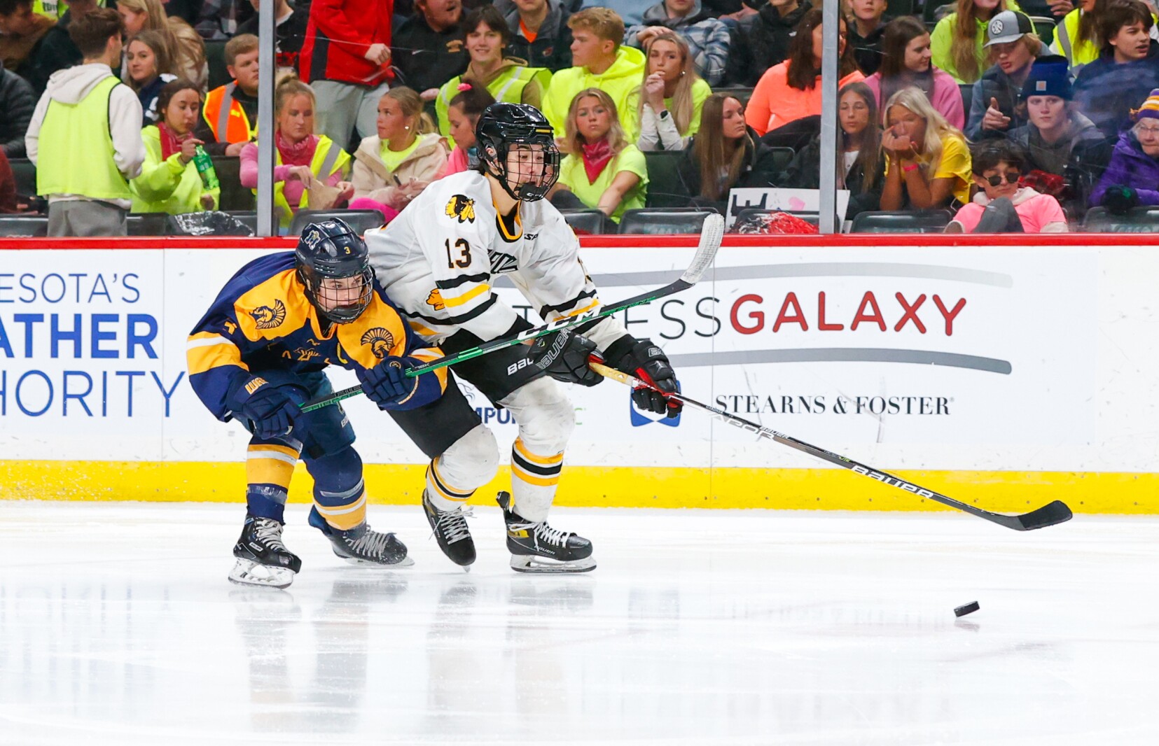 Warroad vs Mahtomedi_0718.jpg